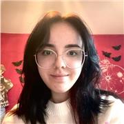 Studente di Global Law, diplomata con 100/100, impartisce lezioni di Inglese, Italiano e aiuto compiti per studenti